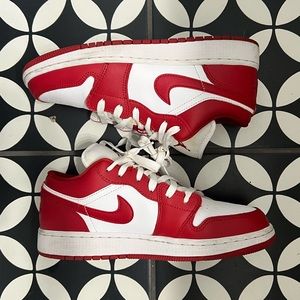 Jordan 1 low gym red
